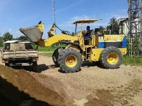 ขายรถตักkomatsu515 สภาพสวยพร้อมใช้งาน ขาย620000