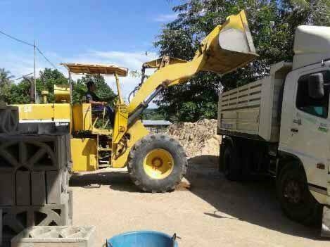 ขายรถตักkomatsu515 สภาพสวยพร้อมใช้งาน ขาย620000 ขายรถตักkomatsu515 สภาพสวยพร้อมใช้งาน ขาย620000