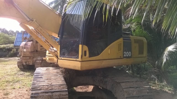ขายแมคโคร komatsu pc200-7 ใช้งาน5xxxสภาพพร้อมใช้งานขาย1.8ล้าน ขายแมคโคร komatsu pc200-7 ใช้งาน5xxxสภาพพร้อมใช้งานขาย1.8ล้าน