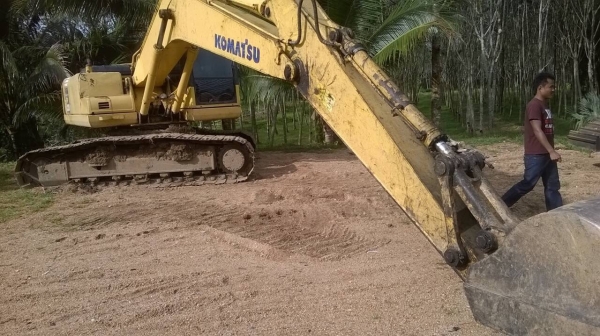 ขายแมคโคร komatsu pc200-7 ใช้งาน5xxxสภาพพร้อมใช้งานขาย1.8ล้าน