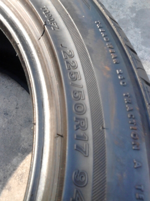 ใหม่ หนา ดอกยางนิ่ม ไม่มีปะ 225/50R17 BRIDGESTONE TURANZA GR-90   มี 1 เส้น  ปี 2013 ใหม่ๆ ดอกยางหนาๆ    TEL.081-427-3941