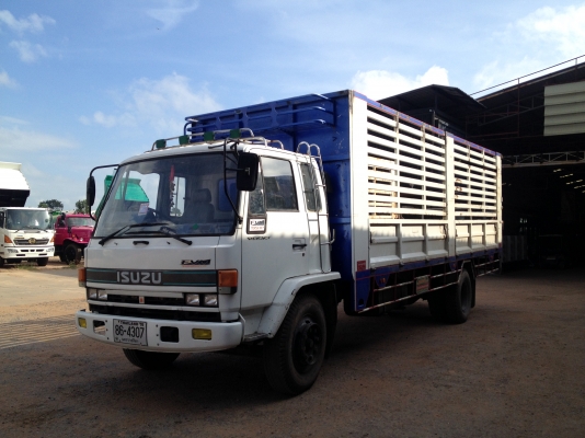 ขาย 6 ล้อ ISUZU ROCKY เครื่อง 6HE1 195 แรงม้ากระบะยาว 7.20 เมตร สูง 2.20 เมตร ยาง 900 ขอบ 20 นิ้ว รถวิ่งงานอยู่พร้อมใช้ขายตามสภาพ ราคาไม่แพง โทรต่อรองได้