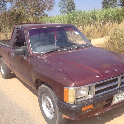 ขาย TOYOTA  HIRO  ไมล์สองหลุม  ปี 31 เครื่องเกียร์ดี คัสซีสวยไม่มีผุ