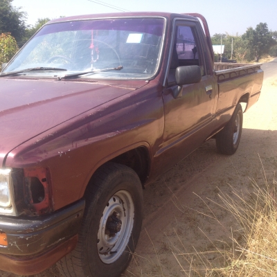 ขาย TOYOTA  HIRO  ไมล์สองหลุม  ปี 31 เครื่องเกียร์ดี คัสซีสวยไม่มีผุ