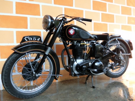 วุฒิ นนบุรี ขาย BSA M33 สภาพนางฟ้าเก็บงานแล้วคับเครื่องดีสีสวยๆลองเข้ามาดูคับ