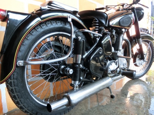 วุฒิ นนบุรี ขาย BSA M33 สภาพนางฟ้าเก็บงานแล้วคับเครื่องดีสีสวยๆลองเข้ามาดูคับ