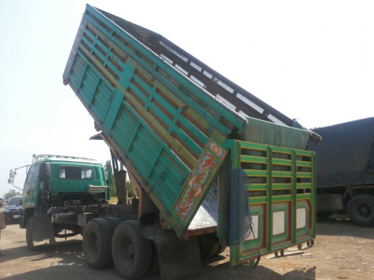 รถบรรทุก ISUZU 10 ล้อใหญ่ 2 เพลา ดั๊มพ์ มีระบบลากลูก ราคา 820,000 บ.