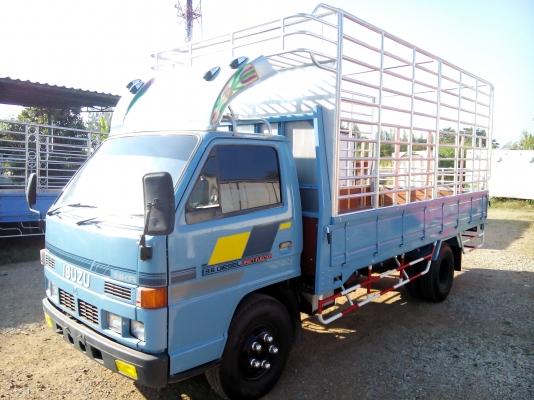 6 ล้อกลาง  ISUZU  NKR  110 แรงม้า  * ยาว 4.30 ม. *  รถสวยเดิม+สวยจริง+สภาพพร้อมใช้งาน * รถห้างแท้  *  มีเล่มพร้อมโอน *