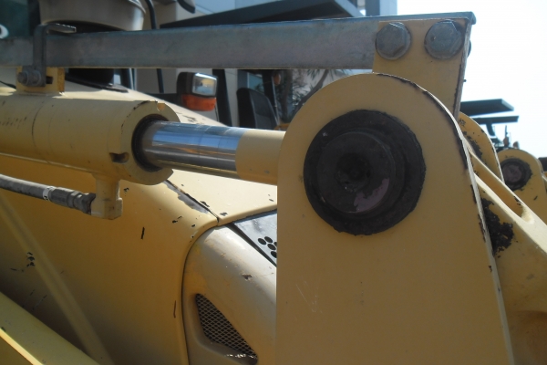 ขาย รถตักหน้าขุดหลังพร้อมใช้ ยี่ห้อ KOMATSU รุ่น WB93R-5 ราคาไม่แพง  สนใจโทรสอบถามราคาและรายละเอียดได้ที่เบอร์  086-4153878 และ 098-8461868 เจี๊ยบค่ะ