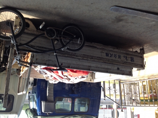 ดีเคเซียงกง กะบะเก่าเเท้ญี่ปุ่น สภาพดีเปิดได้สามทาง สะดวกดี เหมาะสำหรับสี่ล้อไม่ติดเวลานะครับ เป็นพื้นไม้ครับ