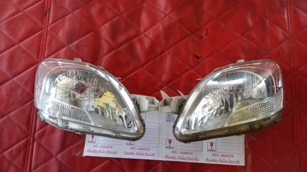 โคมไฟหน้า vios ปี 08-10 โคมขาว ของแท้มือสอง