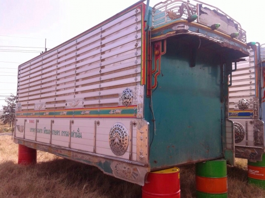 ขายกระบะมิเนียมอู่สหกิจ ความยาว 6 เมตร สูง 2.30 เมตร กว้าง 2.40 เมตร แชสซีกว้าง 85 ซม. ยกลงจาก FL1J พร้อมใช้งานมี 4 ลูก