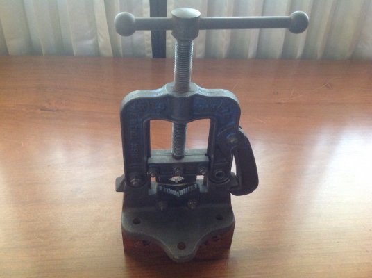 ขายปากกาจับท่อแป๊ป แบบตั้งโต๊ะ ANTIQUE VINTAGE REX ขายปากกาจับท่อแป๊ป แบบตั้งโต๊ะ ANTIQUE VINTAGE REX