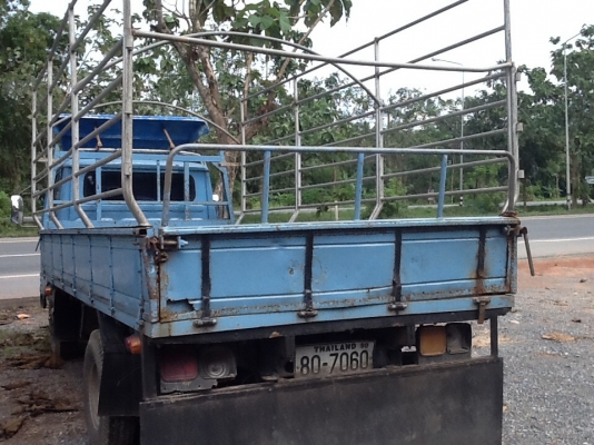 6 ล้อ อีซูสุ  (ไม่ดั้ม)  สภาพพร้อมใช้งาน  (ลองอ่านรายละเอียดด้านล่าางดู) เล่มพร้อม....โอน