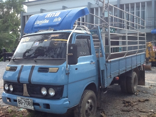 6 ล้อ อีซูสุ  (ไม่ดั้ม)  สภาพพร้อมใช้งาน  (ลองอ่านรายละเอียดด้านล่าางดู) เล่มพร้อม....โอน