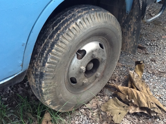 6 ล้อ อีซูสุ  (ไม่ดั้ม)  สภาพพร้อมใช้งาน  (ลองอ่านรายละเอียดด้านล่าางดู) เล่มพร้อม....โอน