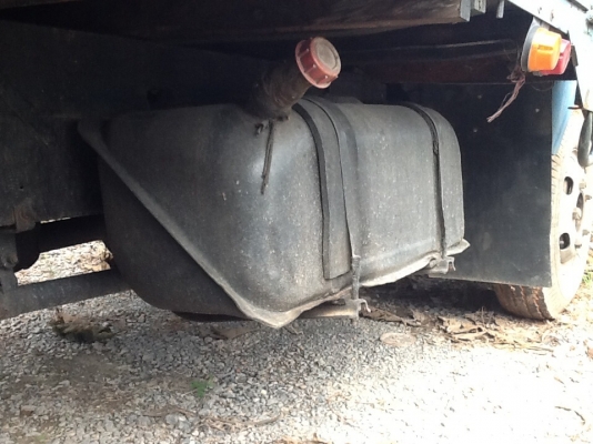 6 ล้อ อีซูสุ  (ไม่ดั้ม)  สภาพพร้อมใช้งาน  (ลองอ่านรายละเอียดด้านล่าางดู) เล่มพร้อม....โอน