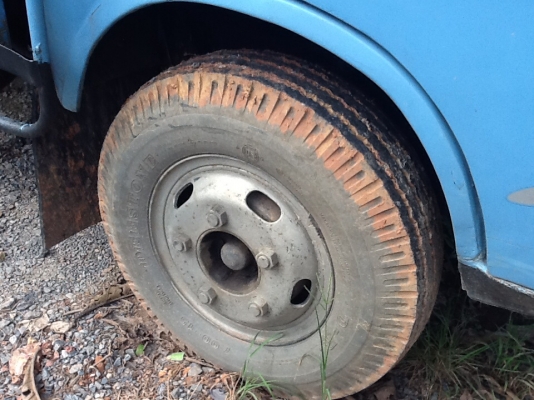 6 ล้อ อีซูสุ  (ไม่ดั้ม)  สภาพพร้อมใช้งาน  (ลองอ่านรายละเอียดด้านล่าางดู) เล่มพร้อม....โอน