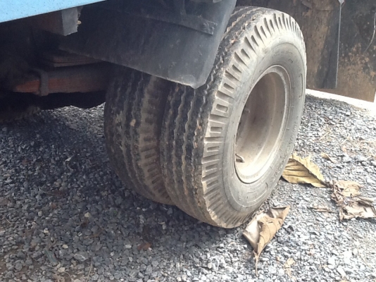 6 ล้อ อีซูสุ  (ไม่ดั้ม)  สภาพพร้อมใช้งาน  (ลองอ่านรายละเอียดด้านล่าางดู) เล่มพร้อม....โอน