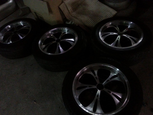 ขายล้อแมกซ์ขอบ 17 พร้อมยาง ขายถูกค่ะ ขายล้อแมกซ์ขอบ 17 พร้อมยาง ขายถูกค่ะ