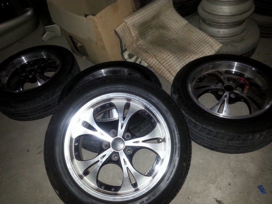 ขายล้อแมกซ์ขอบ 17 พร้อมยาง ขายถูกค่ะ