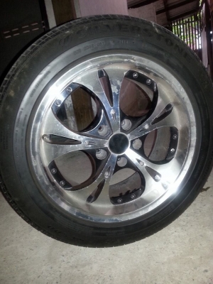 ขายล้อแมกซ์ขอบ 17 พร้อมยาง ขายถูกค่ะ ขายล้อแมกซ์ขอบ 17 พร้อมยาง ขายถูกค่ะ