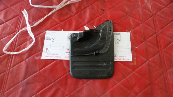 แผ่นพลาสติกกันโคลนล้อหลัง ฟอจูนเนอร์ หลังขวา ของแท้มือสอง