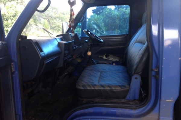 ขายรถบรรทุกไม่ติดเวลา เครื่องดี ภายในสวย ทำสีมาใหม่ เปลี่ยนแคชซีใหญ่สวยมาก เข้าเล่นแล้ว 250000