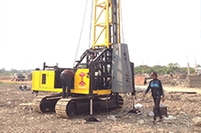 รับตอกเสาเข็มด้วยรถปั้นจั่นตีนตะขาบ