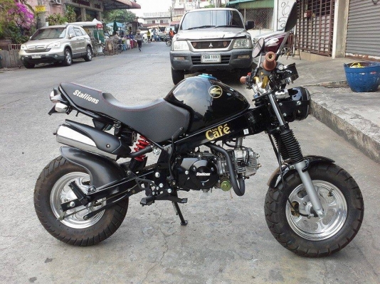 Stallion mini solo cafe สตาร์ทมือ เครื่อง 125 cc วิ่ง 100 กม.ซื้อเงินสดป้ายแดงมาได้เดือนเดียว มีเล่มพร้อม ภาษีพรบ.เต็มทั้งปี คุ้มมากๆ เจ้าของใช้ไม่ถนัดเอามาเทิร์นคันอื่นที่ร้านไป รถสวยมาก พอๆป้ายแดง