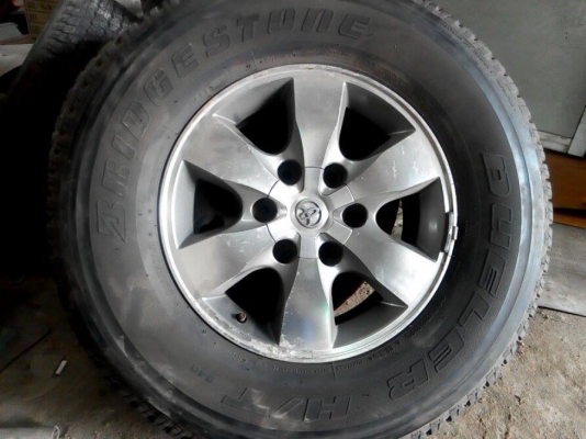 ขายยาง+แม๊ก ปาเจโร่และฟอจูนเนอร์ครับ