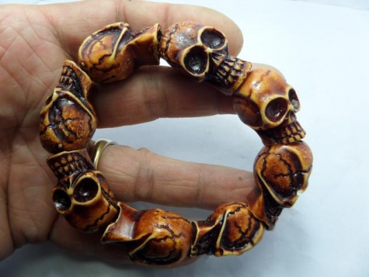 ข้อมือหัวกระโหลก