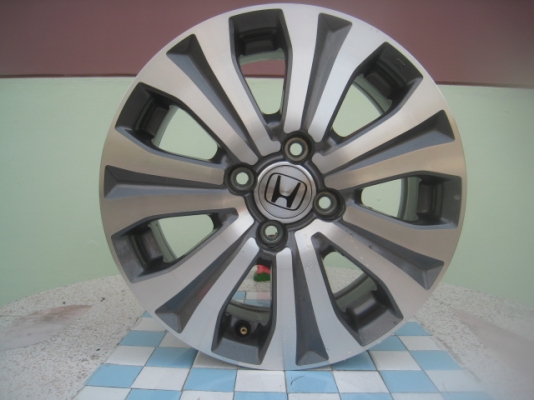 ขายล้อแม็ก honda freed 15"x5.5" et50 4 รู 100 สีเดิม สนใจติดต่อเล็กคลองสามครับ 081-3747940