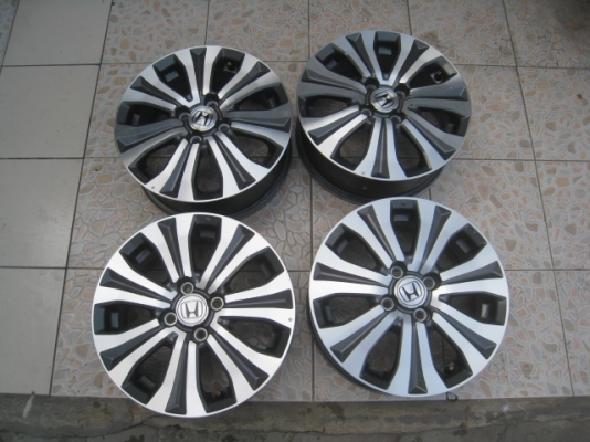 ขายล้อแม็ก honda freed 15"x5.5" et50 4 รู 100 สีเดิม สนใจติดต่อเล็กคลองสามครับ 081-3747940