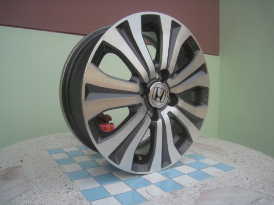 ขายล้อแม็ก honda freed 15"x5.5" et50 4 รู 100 สีเดิม สนใจติดต่อเล็กคลองสามครับ 081-3747940