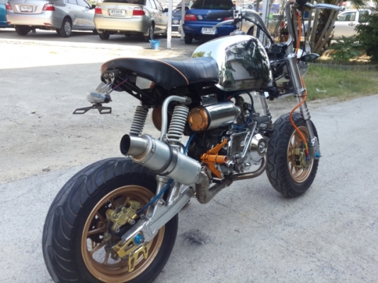 กอลิล่า ริ้วก้า150cc