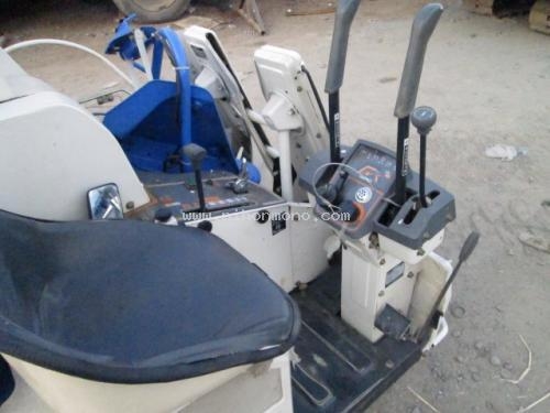 รถเกี่ยวข้าวนั่งขับ      ISEKI      HL87   รหัสสินค้า : 14002149     หรือเพิ่มเติมไดที่ www.nihonmono.com