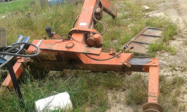 ขายเครน TANADO 2.5 ตัน ยกลงจากรถ อุปกรณ์ขาดปั๊มปั่นตัวล่างอย่างเดียว ราคา 60000