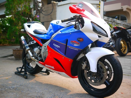 ขาย Cbr400 พร้อมทะเบียนแท้ แฟริ่ง Rc212 สีใหม่เพิ่งทำสดๆร้อนๆ ท่อสูตรลั่นๆ