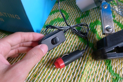 พัดลมติดรถยนต์ เรือ รถกะบะ ปิคอัพ แทรกเตอร์ ขนาด 8 นิ้ว  ใช้ไฟ  12 V   มีคลิปหนีบ   580 บาท.-