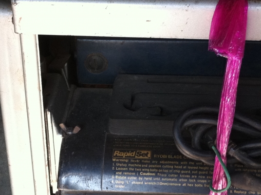 เครื่องรีดไม้ RYOBI ขนาดหน้ากว้าง 312 มม. มีใบมีดพร้อมใช้งาน กำลังมอเตอร์ 1350 W.