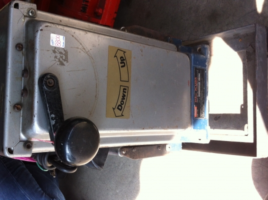 เครื่องรีดไม้ RYOBI ขนาดหน้ากว้าง 312 มม. มีใบมีดพร้อมใช้งาน กำลังมอเตอร์ 1350 W.