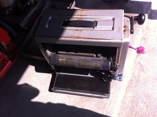 เครื่องรีดไม้ RYOBI ขนาดหน้ากว้าง 312 มม. มีใบมีดพร้อมใช้งาน กำลังมอเตอร์ 1350 W.