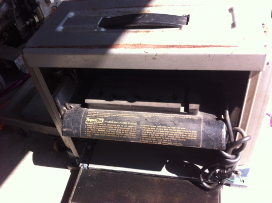 เครื่องรีดไม้ RYOBI ขนาดหน้ากว้าง 312 มม. มีใบมีดพร้อมใช้งาน กำลังมอเตอร์ 1350 W.