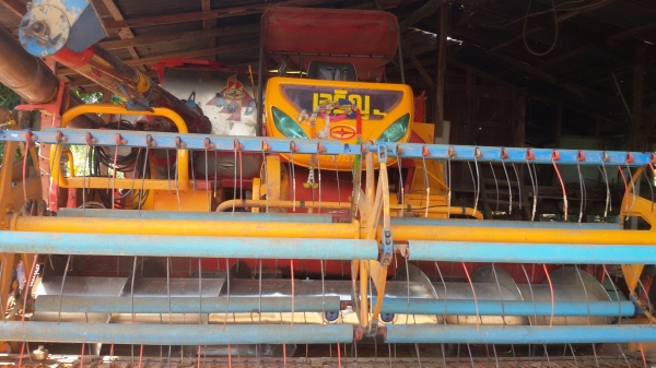 ขายรถเกี่ยวข้าวศักดิ์พัฒนาสตาบิ๊ก..เดิน12เครื่องjo8cเทอโบว์