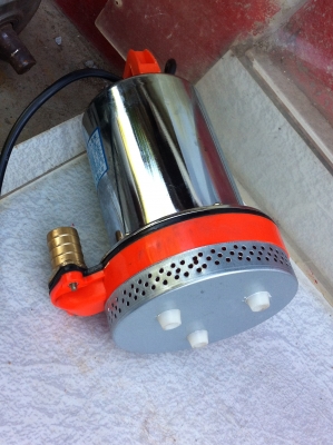 ปั็มน้ำแช่ไฟ DC 12 V. ขนาดท่อ 20 มม. ได้ปริมาณน้ำที่ความสูง 6 ม. 5000 ลิตร/ชั่วโมง ปั็มน้ำแช่ไฟ DC 12 V. ขนาดท่อ 20 มม. ได้ปริมาณน้ำที่ความสูง 6 ม. 5000 ลิตร/ชั่วโมง