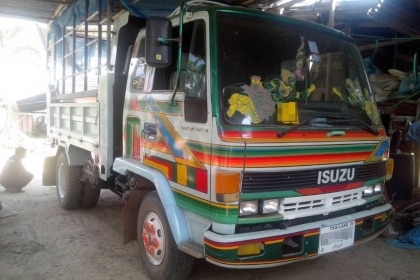 ISUZU ROCKY 175 HP 6BG1 หกล้อดั๊มพ์ หัวเก๋งแล็ปลายอย่างสวยภายในเก๋งคอนโซลสวย แอร์ พวงมาลัยเพาเวอร์ ระบบเบรคทริ๊ปฟี้ครบ เครื่องแรงดีไม่เยิ้ม ช่วงล่างคัชซีสวยตลอดทั้งเส้น ยาง 8.25 ขอบ 16 สภาพดี 70\% พร้อมใช้งาน เอกสารทะเบียนครบพร้อม ราคาต่อรองได้ครับ ISUZU ROCKY 175 HP 6BG1 หกล้อดั๊มพ์ หัวเก๋งแล็ปลายอย่างสวยภายในเก๋งคอนโซลสวย แอร์ พวงมาลัยเพาเวอร์ ระบบเบรคทริ๊ปฟี้ครบ เครื่องแรงดีไม่เยิ้ม ช่วงล่างคัชซีสวยตลอดทั้งเส้น ยาง 8.25 ขอบ 16 สภาพดี 70\% พร้อมใช้งาน เอกสารทะเบียนครบพร้อม ราคาต่อรองได้ครับ