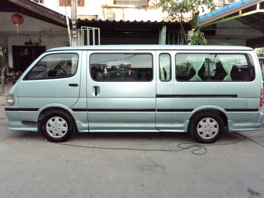 รถตู้หลังคาเตี้ยช่วงยาว