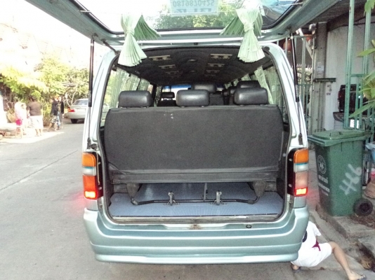 รถตู้หลังคาเตี้ยช่วงยาว