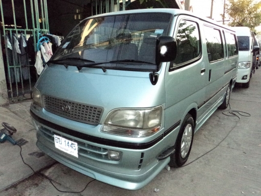 รถตู้หลังคาเตี้ยช่วงยาว